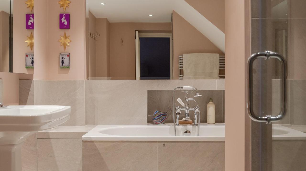 Joivy Elegant 3-bed Flat With Private Garden In Notting Hill, West Londres